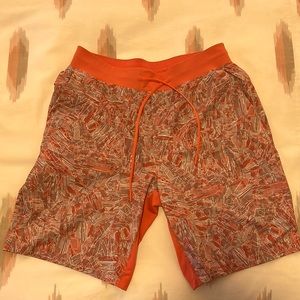 Like new Lululemon Mens Short Large